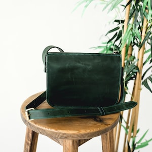 Sac personnalisé vert minimaliste, sac à bandoulière en cuir de tous les jours, sac à bandoulière simple fait main, cadeau petite amie, sac à main en cuir