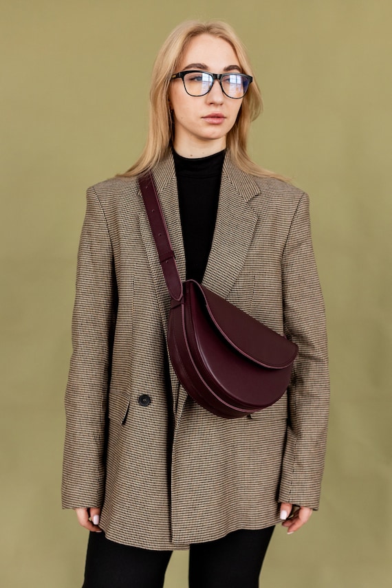 BIG HALF MOON SHOULDER BAG | CTHY