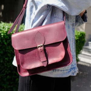 Bordeaux Ledertasche für Sie, Crossbody Alltagstasche, College Tasche, Accessoires Geschenk, minimalistische Umhängetasche