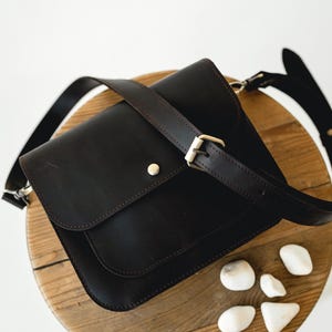 Kleine Leder Crossbody Geldbörse für Damen, Alltagstasche, Leder Umhängetasche, minimalistische Tasche, Frauen Stadttasche, personalisiertes Geschenk für sie
