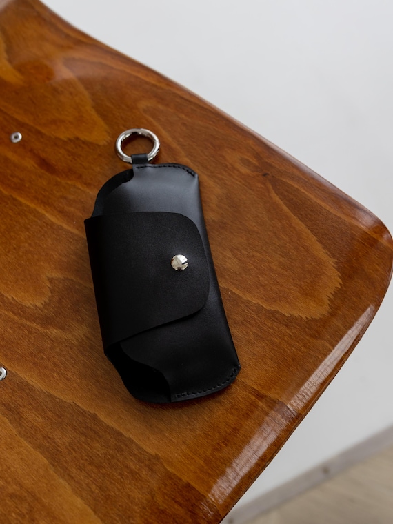 Soft glasses case, genuine leather handmade pouch, black eyewear sleeve with carabiner