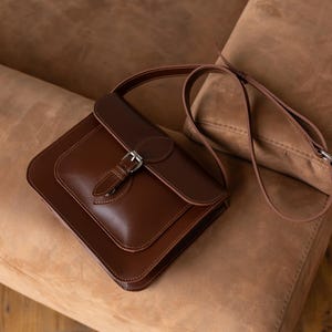 Petite sacoche en cuir pour femme, sac à main bandoulière, sac à bandoulière de tous les jours, petit sac messager, cadeau petite amie, sac personnalisé, cadeau pour femme