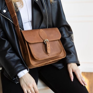 Bolso de hombro minimalista de cuero, bolso casual para el día a día, cartera de cuero personalizada, monedero minimalista, bolso de ciudad para mujer, bolso de noche