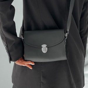 Schwarze klassische Ledertasche, Abendtasche, Geschenk für Sie, Frauen City Tasche, kleine Umhängetasche