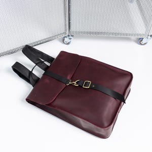 Sac à dos de bureau bordeaux, sac à dos pour femme fait main, sac à dos de travail, sac à dos de banlieue, cadeau pour elle, sac à dos pour ordinateur portable