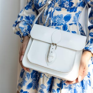 Weiße Leder Crossbody-Tasche, Leder Umhängetasche, Arbeitstasche, Alltag College Tasche, Messenger-Tasche, handgemachte minimalistische Tasche, Geschenk Freundin