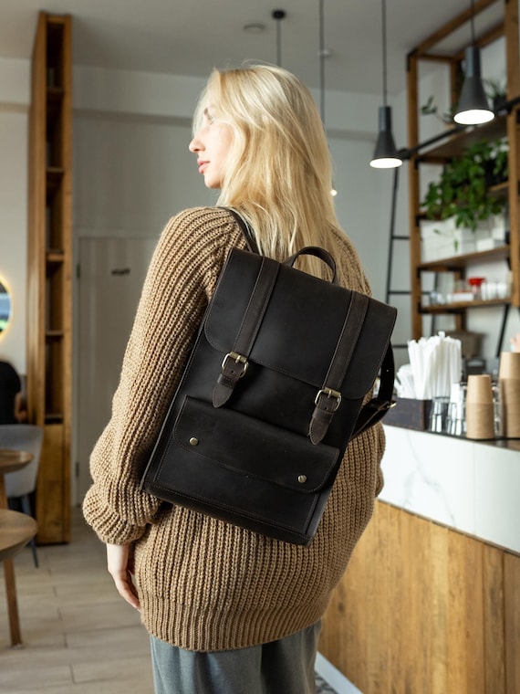 coral and grey north face backpack The Jester Everyday Laptop Backpack, Gy/Dust Org, OSFA updated-1786101476 Color:Dusk 210 Cerylon CHANEL Pre-Owned Classic CC Highlights include a dedicated