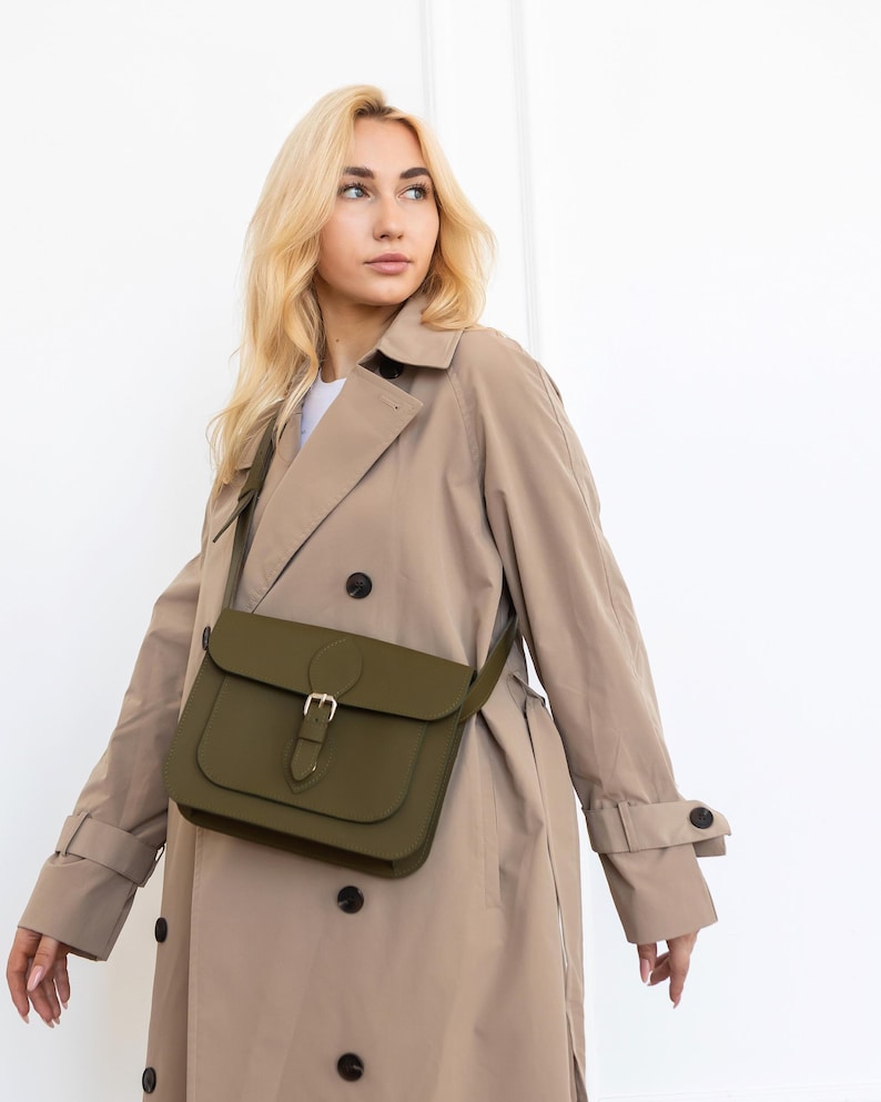 Leather messenger bag for women, college bag, crossbody purse, personalized gift for her, everyday purse, minimalist city bag