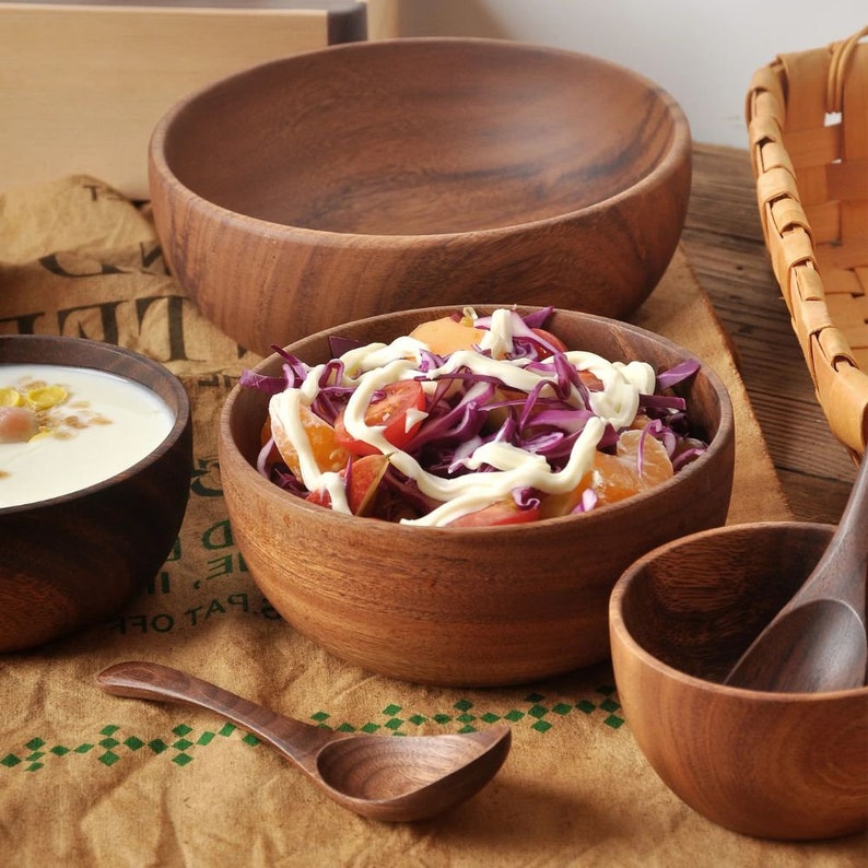 Bowls and cooking utensils made of acacia wood, perfect for the kitchen and tables, artisan quality image 3