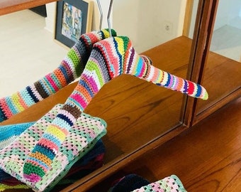 Cintre vintage crochet