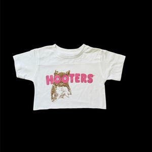 Hooters  t shirt or crop top