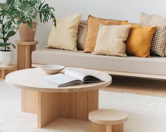 Round solid wood coffee table for the living room - Turqueta