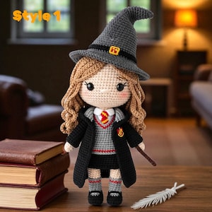 Handgemachte gehäkelte Puppe Zauberer Mädchen: Amigurumi Plüschtier mit Zauberstab