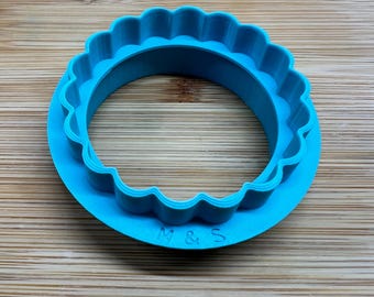 Dual Sided Cookie Cutter, Fits M&S All Butter Biscuits, Matching Scalloped and Round Edge