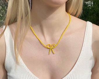 Collar, collar de lazo con cuentas, gargantilla de lazo, regalo para ella, collar amarillo, con ajuste, cuentas de semillas