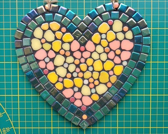 Handgefertigtes Sakura Herz irisierendes Mosaik-Wanddekor