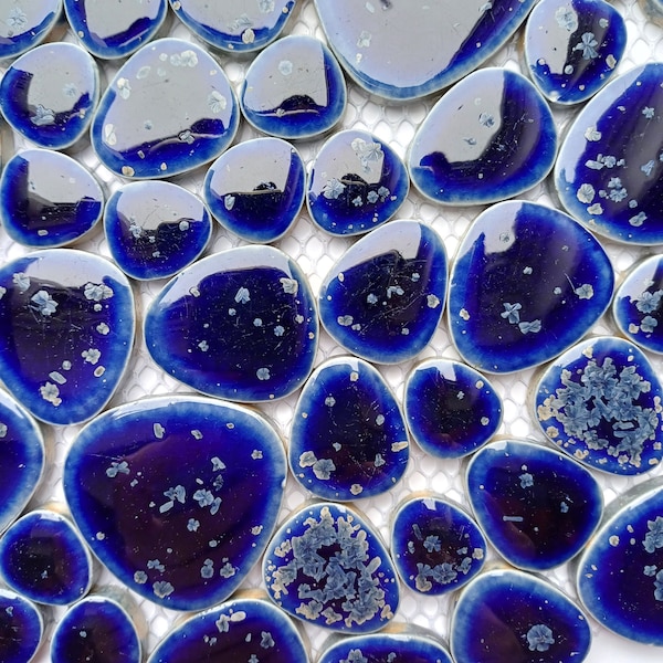 Blaue, glasierte Kieselsteinmosaikfliesen aus Keramik