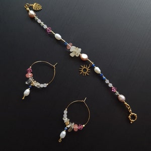 Boucles doreilles créoles en or fines bijoux faits à la main baroques pendentif en perles deau douce charme chic bijoux de créateur boucles doreilles dété cadeau unique pour elle Earrings + Bracelet