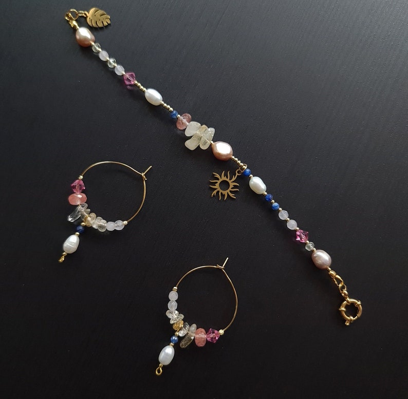 Boucles doreilles créoles en or fines bijoux faits à la main baroques pendentif en perles deau douce charme chic bijoux de créateur boucles doreilles dété cadeau unique pour elle Earrings + Bracelet