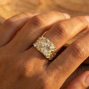 Anello in oro massiccio con pepita, fascia spessa, 14 carati, anello irregolare, struttura a martello, regalo di Natale di lusso per lei