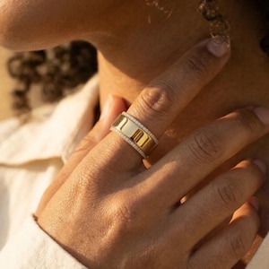 Anillo Oura apilable, delicado anillo de eternidad, engaste pavé, anillo delicado con circonitas cúbicas, regalo de boda lujoso para ella.