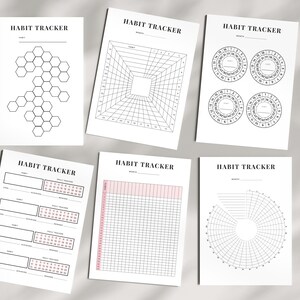 K&ouml;nnte beinhalten: Satz von sechs druckbaren Habit-Tracker-Seiten mit verschiedenen Designs. Die Designs umfassen eine Wabe, ein Gitter, einen Kreis, einen Kalender, ein Gitter mit einem rosa Streifen und einen Kreis mit einer Linie.