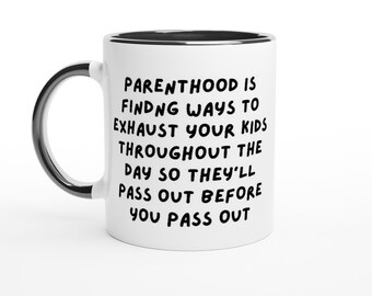 Mugs pour maman, mugs pour papa, mugs rigolos, mugs cadeaux : être parent, c'est épuiser ses enfants tout au long de la journée, alors...