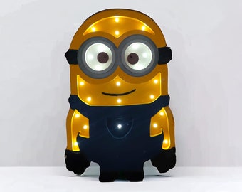 Luz nocturna de madera para habitación infantil Minion hecha a mano.