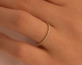 Anillo de banda de cuerda retorcida Regalos para mujeres: Anillos de torsión de oro macizo de 14k, Anillo de apilamiento delicado, Joyería fresca minimalista, Regalo de cumpleaños para ella y las mujeres