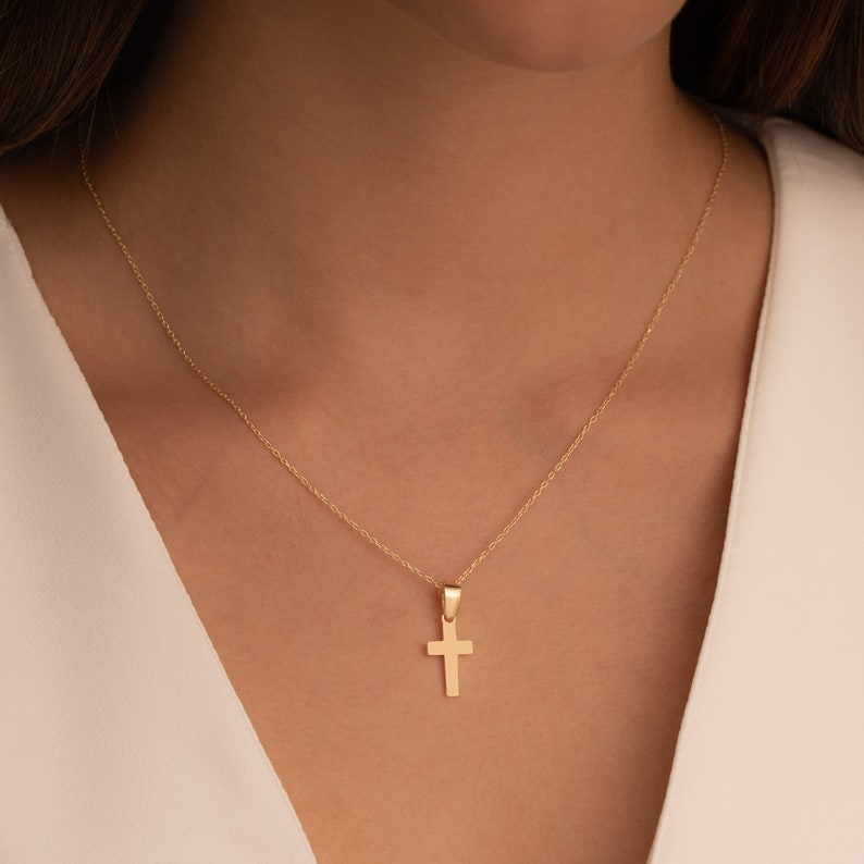 Collar de cruz de oro de 14K, encanto de cruz de diamantes CZ, regalos de bautismo y comunión, mujeres minimalistas Kreuz Kette, colgante religioso delicado LCN1 imagen 6