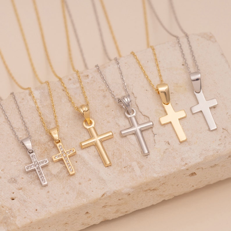 14K Gold Kreuz Halskette, Diamant CZ Kreuz Anhänger, Tauf & Kommunion Geschenke, Minimalistische Frauen Kreuz Kette, zierlicher religiöser Anhänger LKN1 Bild 5