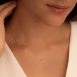 Collar nupcial de perlas: delicada joyería con cuentas Colgante simple de oro de 14 quilates Regalos de aniversario, cumpleaños y día de la madre para ella, esposa y mujer imagen 2