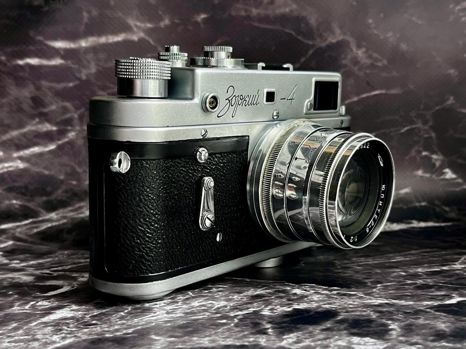 ゾルキ4 ヴィンテージ 35 mm フィルムカメラ（ジュピター8 レッド P 50