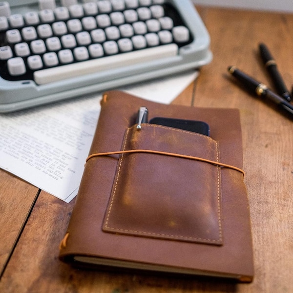 Crazy Horse Leather A5 Traveler's Notebook Cover with Pocket (A5, Brown)