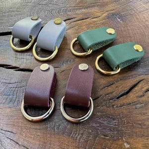 2 pcs Genuine Leather Bag Loops – Strap Connectors for Handmade, Crochet, Knitting & DIY Bags – Screw-On Bag Accessories with D-Rings