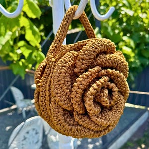 Giftable Crochet Bag Pattern PDF + Video, Handmade Rose Purse, Easy DIY Present Idea