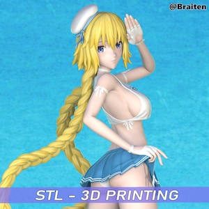 Pode incluir: Uma figura impressa em 3D de uma personagem feminina com cabelo longo e loiro em uma trança, vestindo um top de marinheiro branco e uma saia azul. A figura está em pose com uma mão levantada em saudação. O fundo é azul claro.