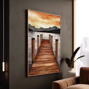 Könnte beinhalten: Ein Aquarellgemälde eines Holzstegs, der sich in einen See erstreckt, mit einer Bergkette im Hintergrund. Der Himmel ist in leuchtenden Orange- und Gelbtönen gehalten, was auf einen Sonnenuntergang hindeutet. Das Wasser ist ruhig und hellblau.