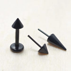 Titanium Threadless Black Spike Labret Push In Stud Piercing 18g 16g Lip Piercing Jewelry