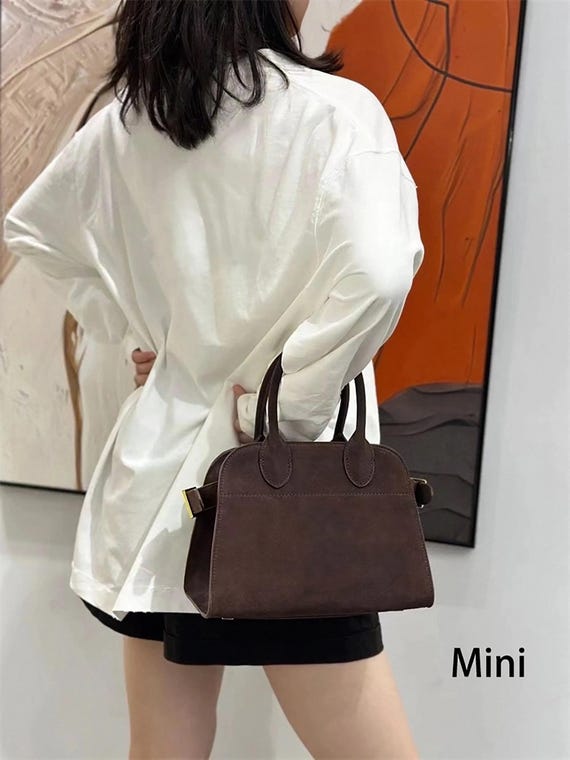 【MARITHE】 CLASSIC LOGO SUEDE TOTE BAG CLASSIC LOGO SUEDE TOTE BAG camel - MARITHE FRANCOIS GIRBAUD