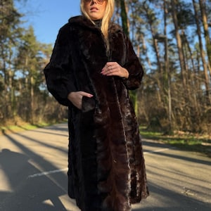 Mink Coat in Natural Brown Color, Medium Size, Long Fur Coat, Real Mink Fur, Elegant & Timeless Women&#39;s Outerwear, Thick Soft Mink Fur Coat