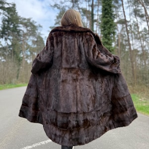 Brown Mink Fur Coat, Medium Size, High-Quality Fur, Soft Brown Mink Fur, Thick Mink Fur with Button Closure, Classic Vintage Style, Luxury