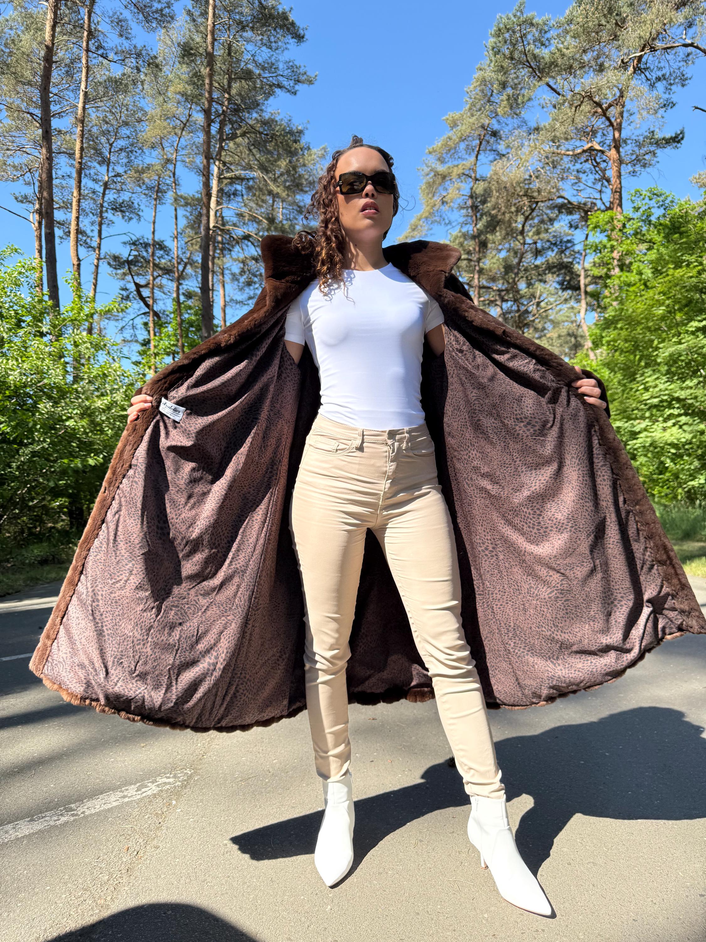 ライトブラウンのミンクファーコート、3XLの非常に柔らかい毛皮