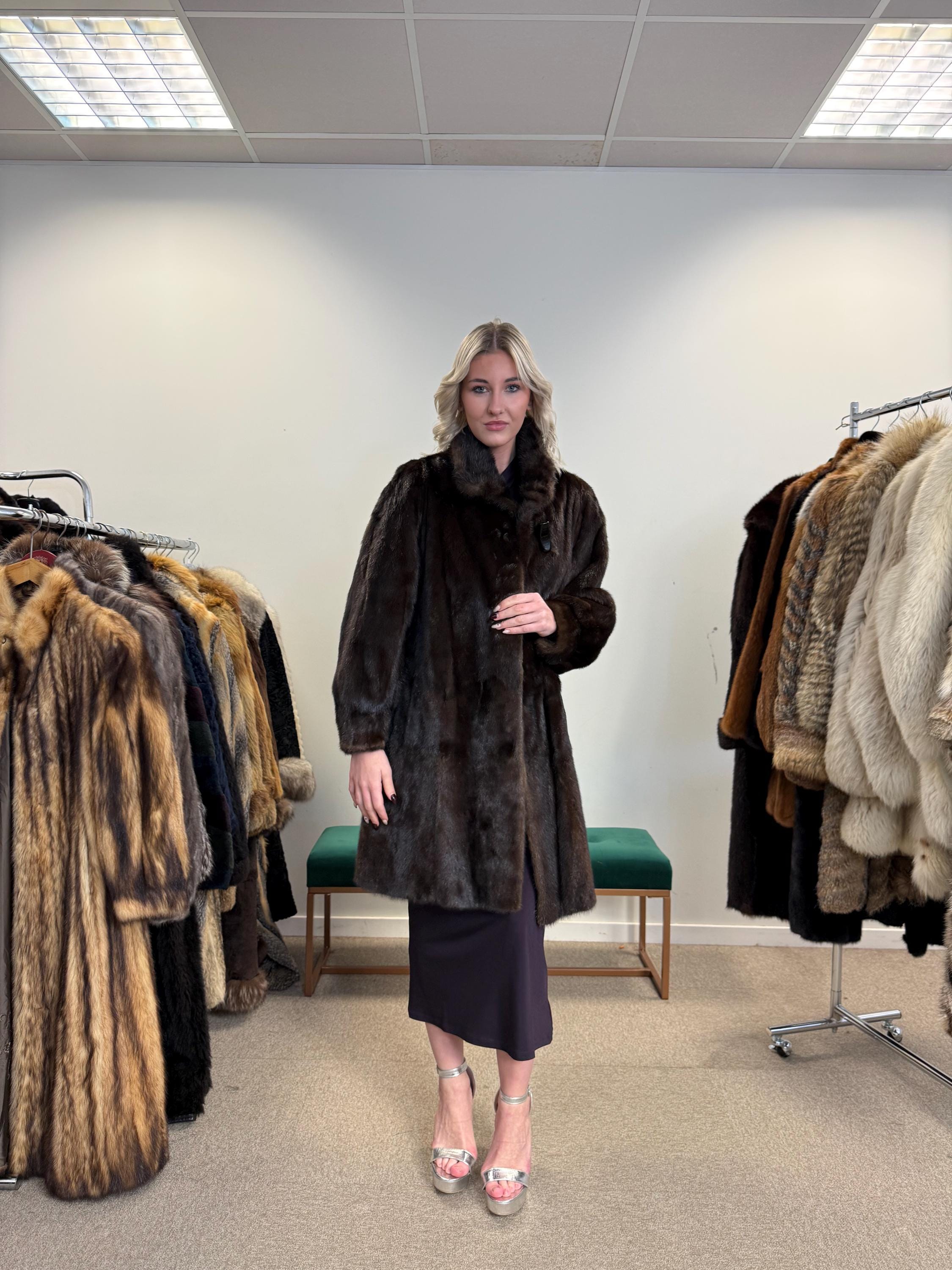 Manteau En Fourrure De Vison Véritable Avec Toque Assortie, Mi-long, Marron, Vintage - Occasion Très Bon état