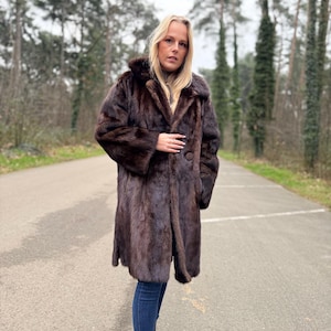 Mink Coat in Natural Brown Color, Large Size, Mid-Length Fur Coat, Real Mink Fur, Elegant Women&#39;s Outerwear, Thick and Soft Mink Fur Coat