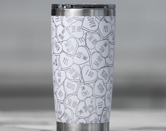 Vaso personalizado de 20 oz con corazones de caramelo para San Valentín, opción YETI, regalo para San Valentín y Galentines.