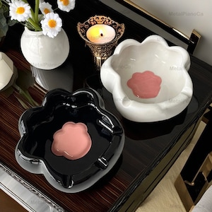 Funny Cat Paw Creative Ashtray, Unique Design Girly Atmosphere Ashtray, Unisex Gift, Tray, Black, White