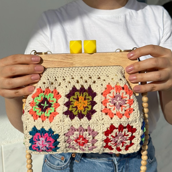 Elegante bolso de ganchillo con botón de madera y diseño de hilo multicolor, bolso con cierre de cierre de madera, tejido de ganchillo forrado con cierre de beso