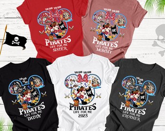 Camisetas personalizadas para viagem em família com o tema Piratas do Caribe da Disney