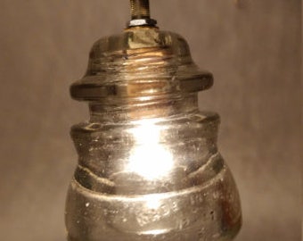 Luce isolante in vetro sospesa